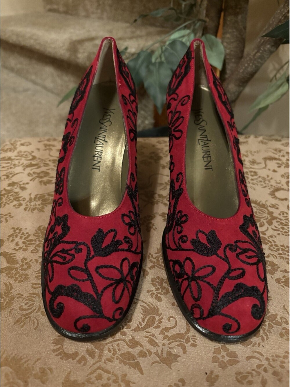 Vintage YSL Yves Saint Laurent Red Embroidery Black On Red Suede Heels Size 8.5 - Picture 3 of 13